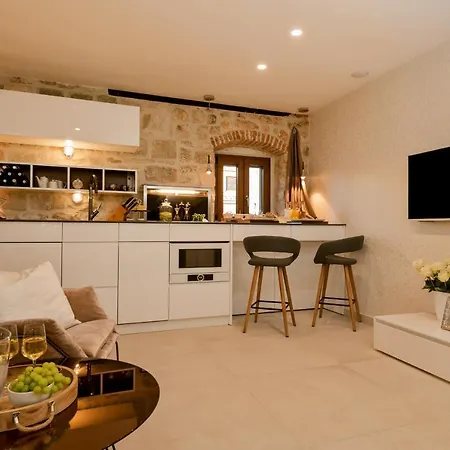 Apartment Luxury Studio Eminence In The Old Center Of On Pjaca Square *
