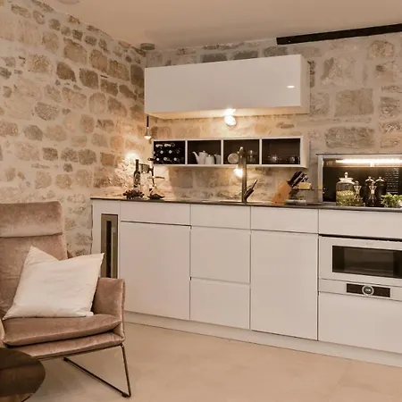 Luxury Studio Eminence In The Old Center Of On Pjaca Square