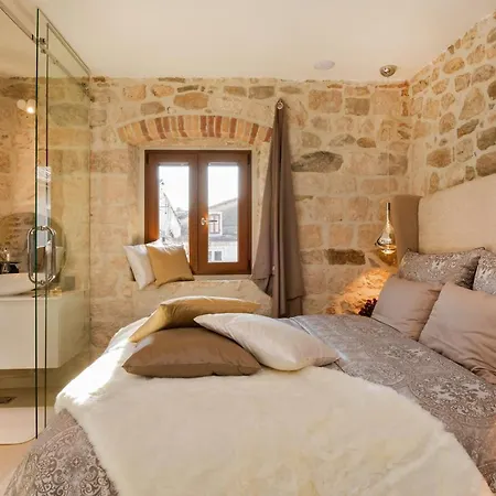 Apartment Luxury Studio Eminence In The Old Center Of On Pjaca Square