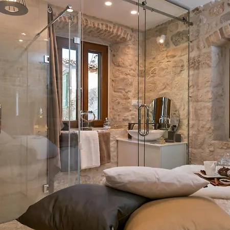 Luxury Studio Eminence In The Old Center Of On Pjaca Square Apartment *