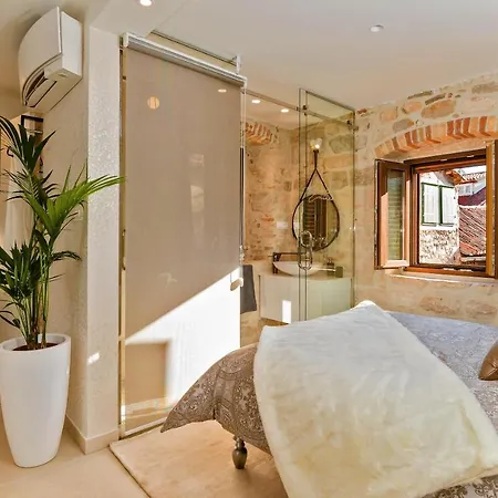 Luxury Studio Eminence In The Old Center Of On Pjaca Square
