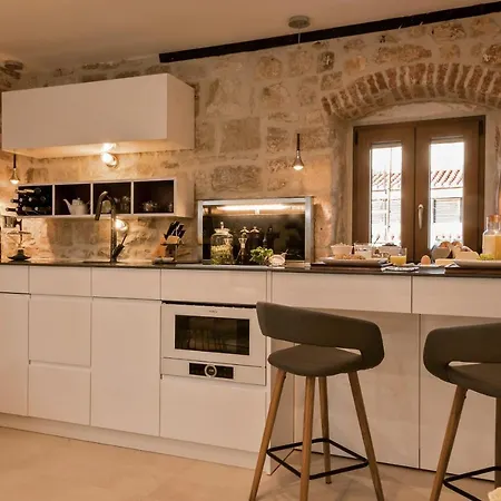 Apartment Luxury Studio Eminence In The Old Center Of On Pjaca Square