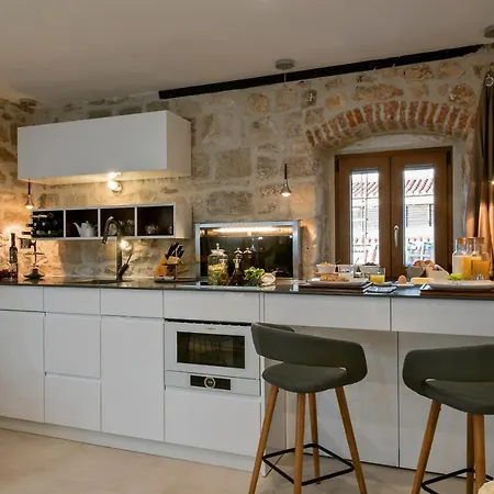 Apartment Luxury Studio Eminence In The Old Center Of On Pjaca Square *
