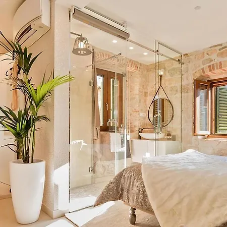 Luxury Studio Eminence In The Old Center Of On Pjaca Square